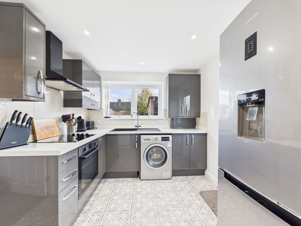 Property photo 2 of 25