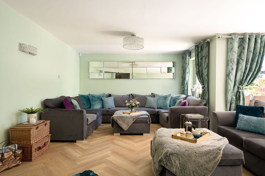 Property photo 3 of 19 Sitting Room