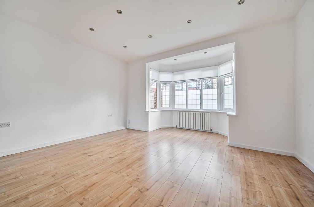 Property photo 3 of 20 1386882-20-693058Dad4583.Jpg