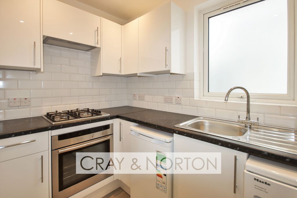 Property photo 3 of 6 Photo 5