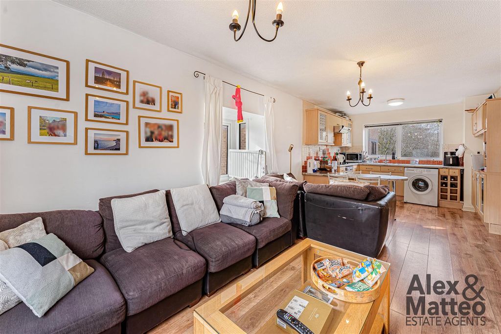 Property photo 3 of 14 Farrow Place