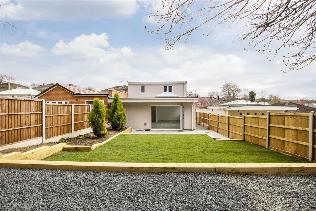 Property photo 1 of 32 Approach