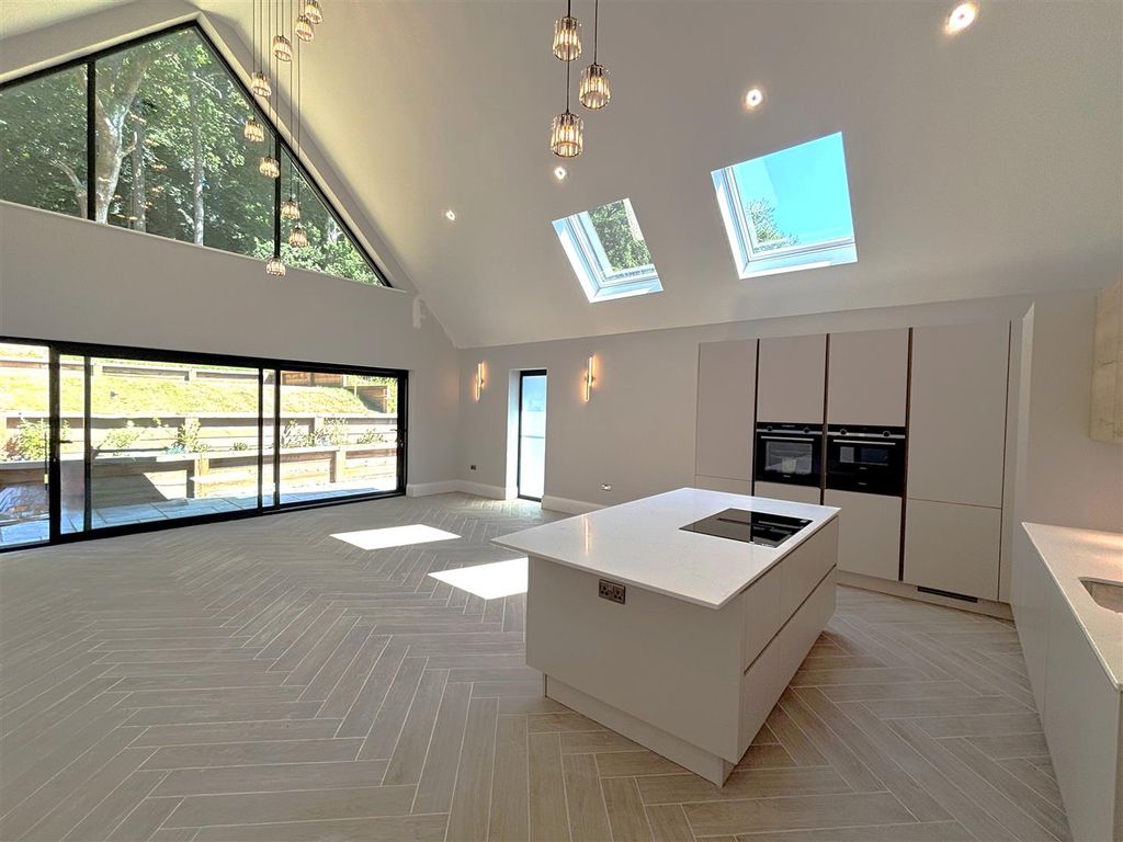 Property photo 2 of 9 Family Kitchen 2.Jpg