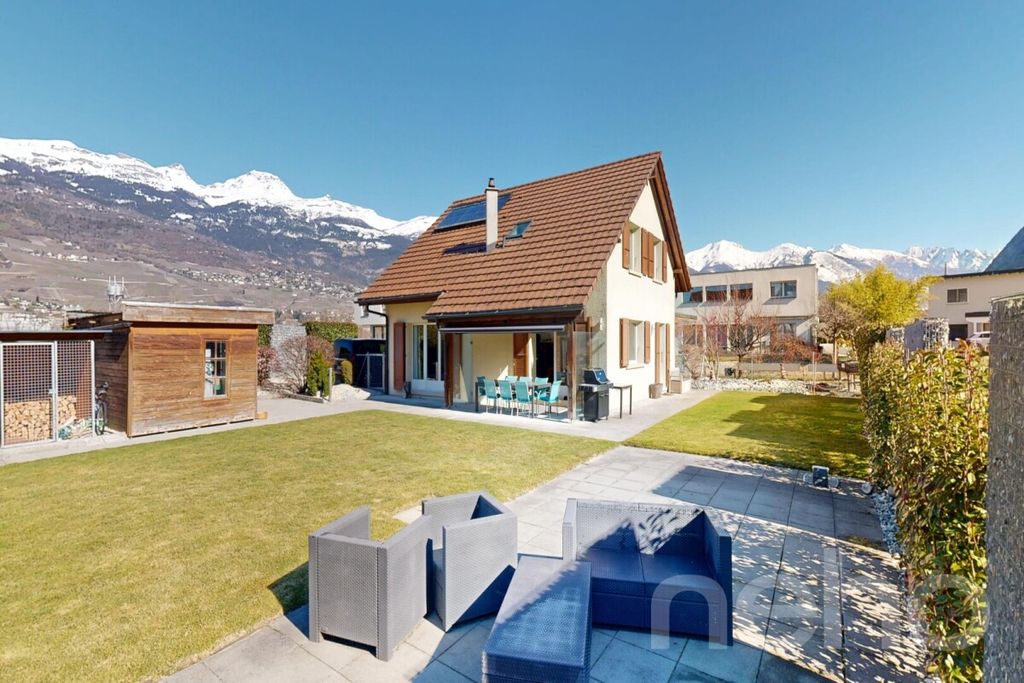 Property photo 3 of 12