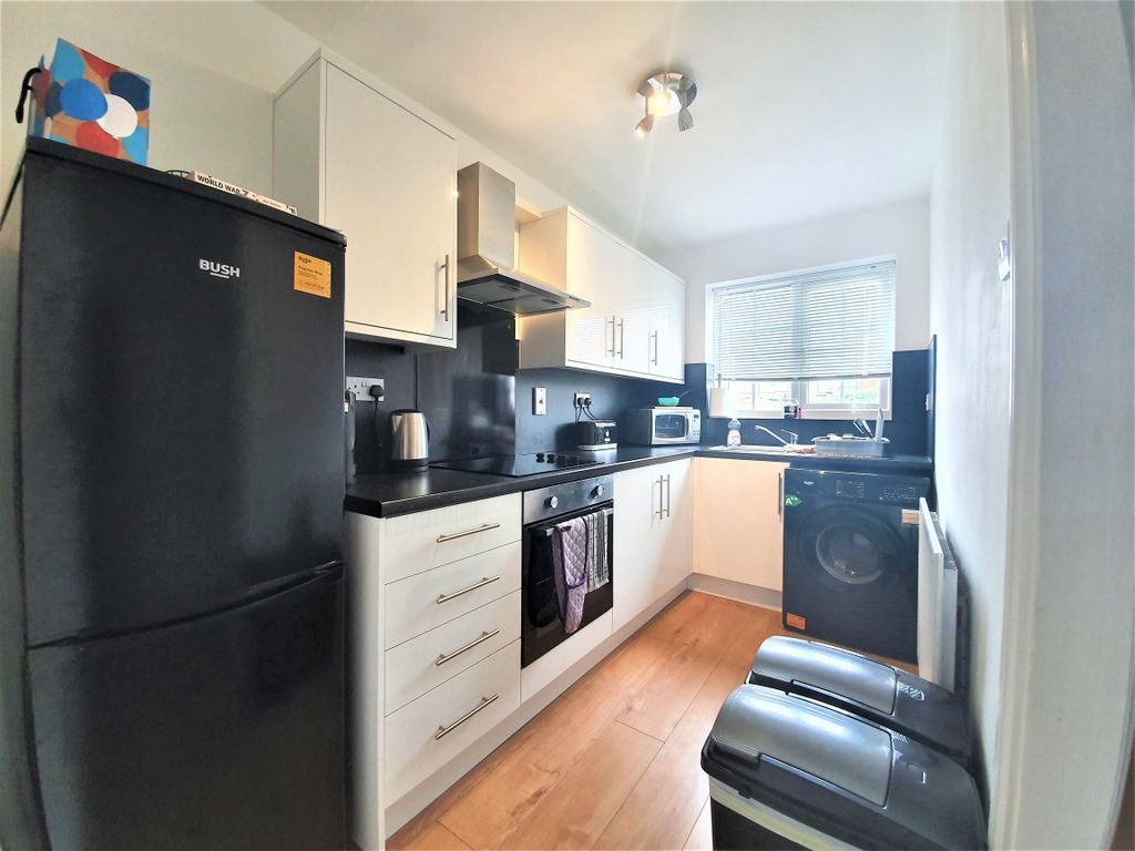 Property photo 2 of 7 Kitchen