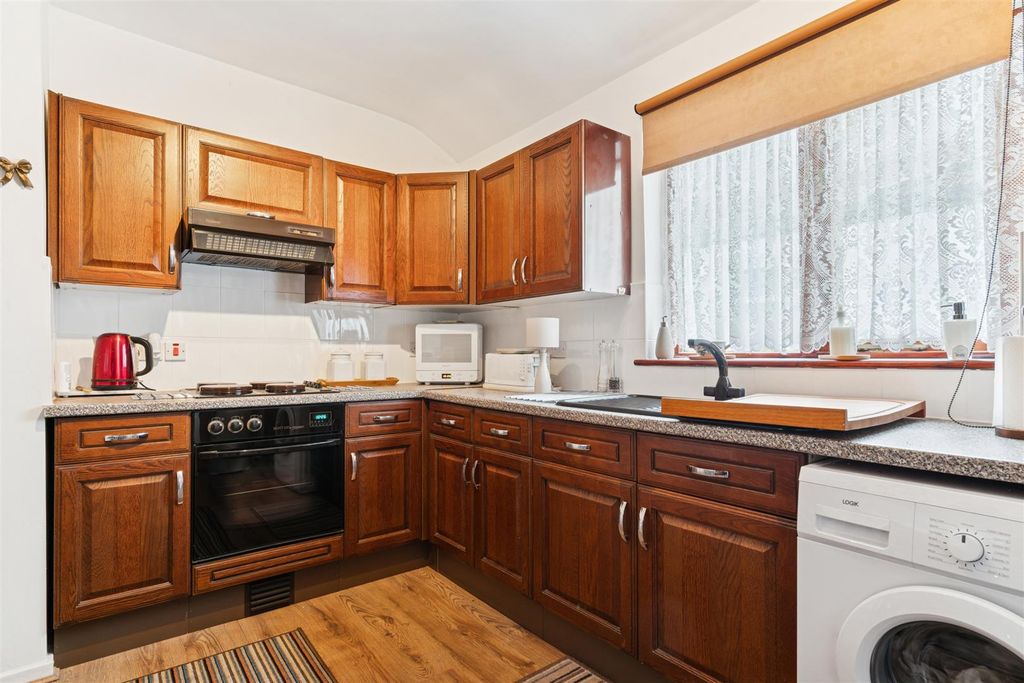 Property photo 2 of 7 890A Garratt Lane, London, Sw17 Kitchen 1.Jpg