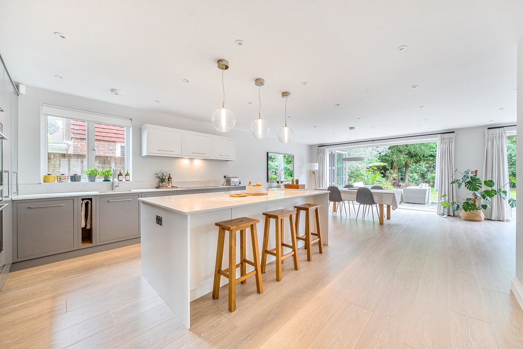 Property photo 2 of 29 1348390-37-68Cab0...