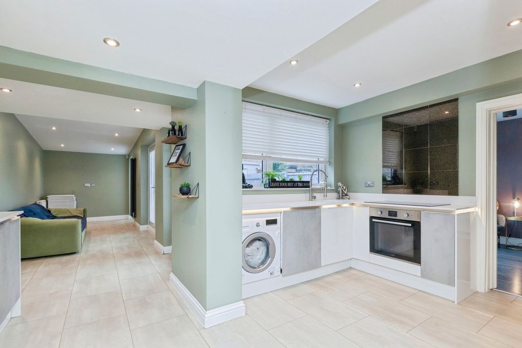 Property photo 2 of 20 Kitchen Diner