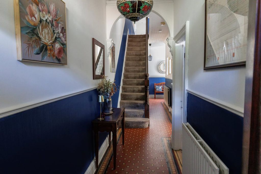 Property photo 2 of 26