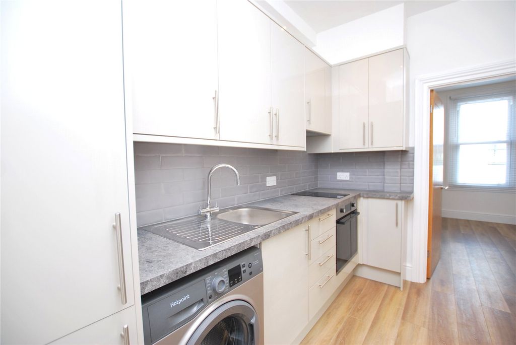 Property photo 2 of 6 Picture No. 11