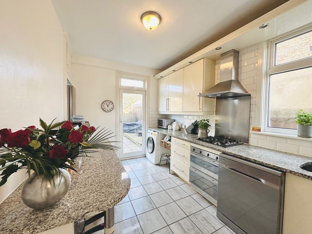 Property photo 2 of 30