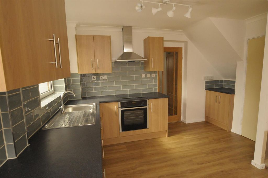 Property photo 2 of 20 Kitchen (3).Jpg