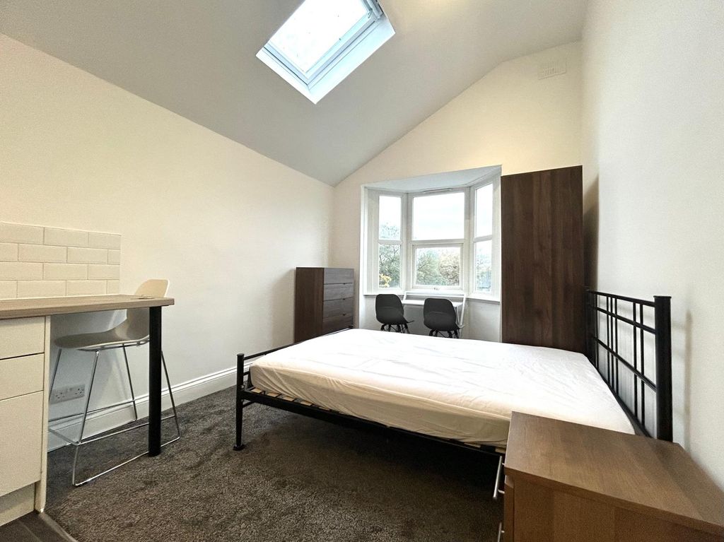 Property photo 1 of 2