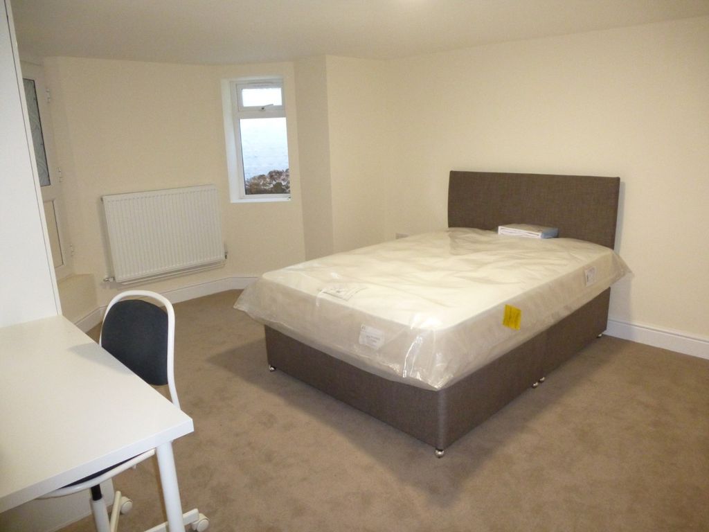 Property photo 2 of 10 4962421