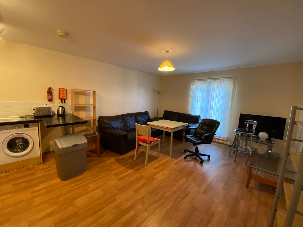 Property photo 1 of 10 Living Room
