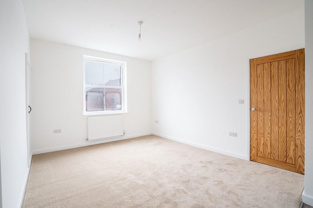 Property photo 2 of 11 Living Room