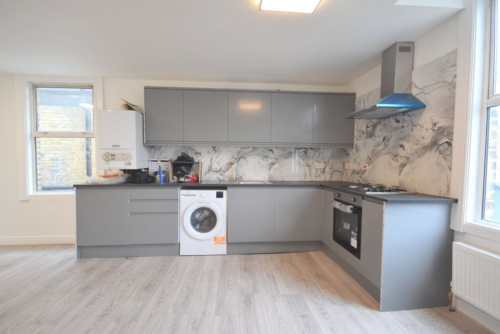 Property photo 2 of 18 Kitchen