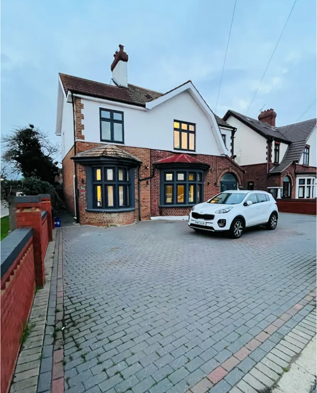 Property photo 2 of 28