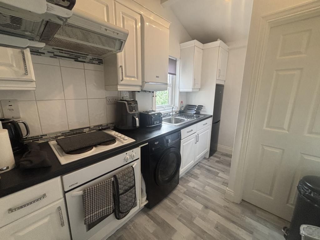 Property photo 3 of 8 Kitchen