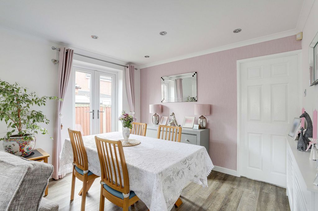 Property photo 3 of 25