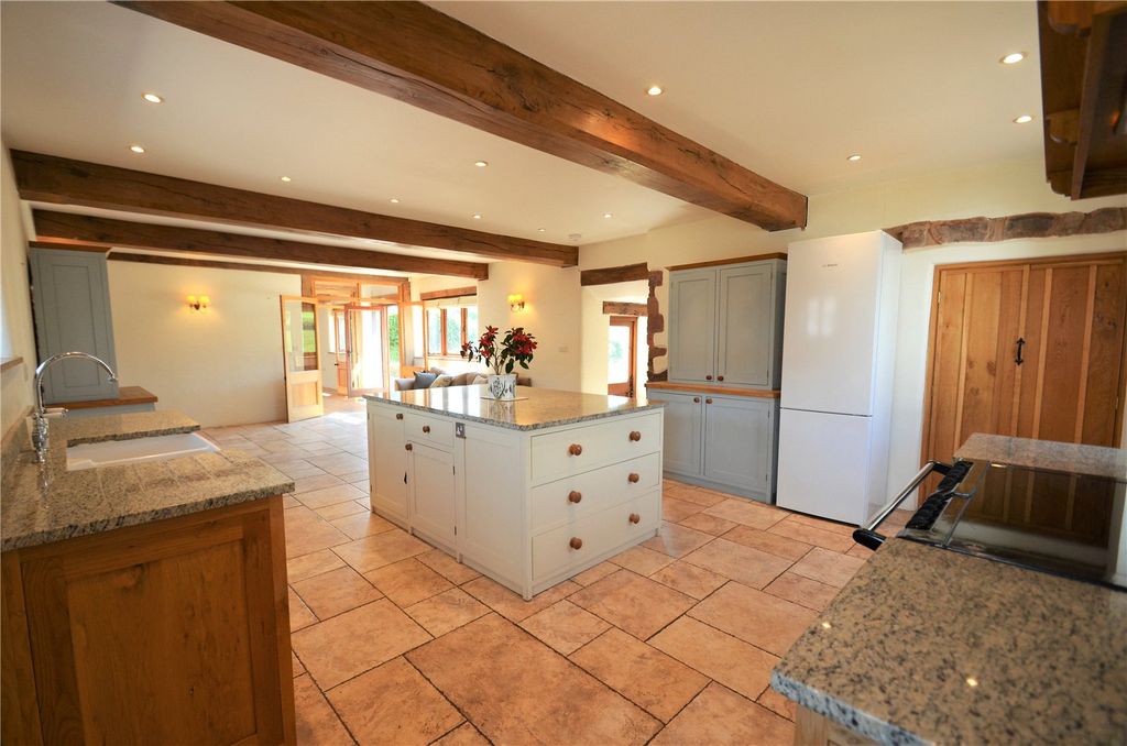 Property photo 2 of 18 Seddons Tiverton