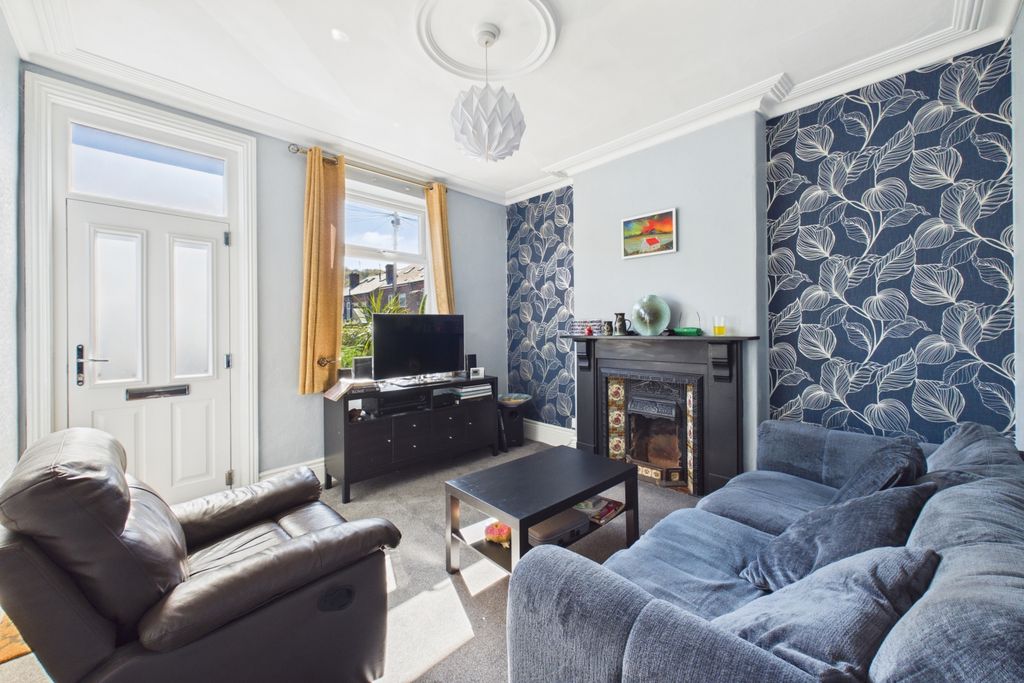 Property photo 2 of 14 Lounge