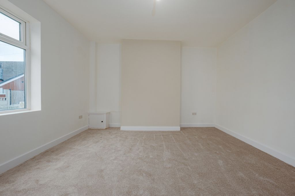 Property photo 3 of 27 Gallery