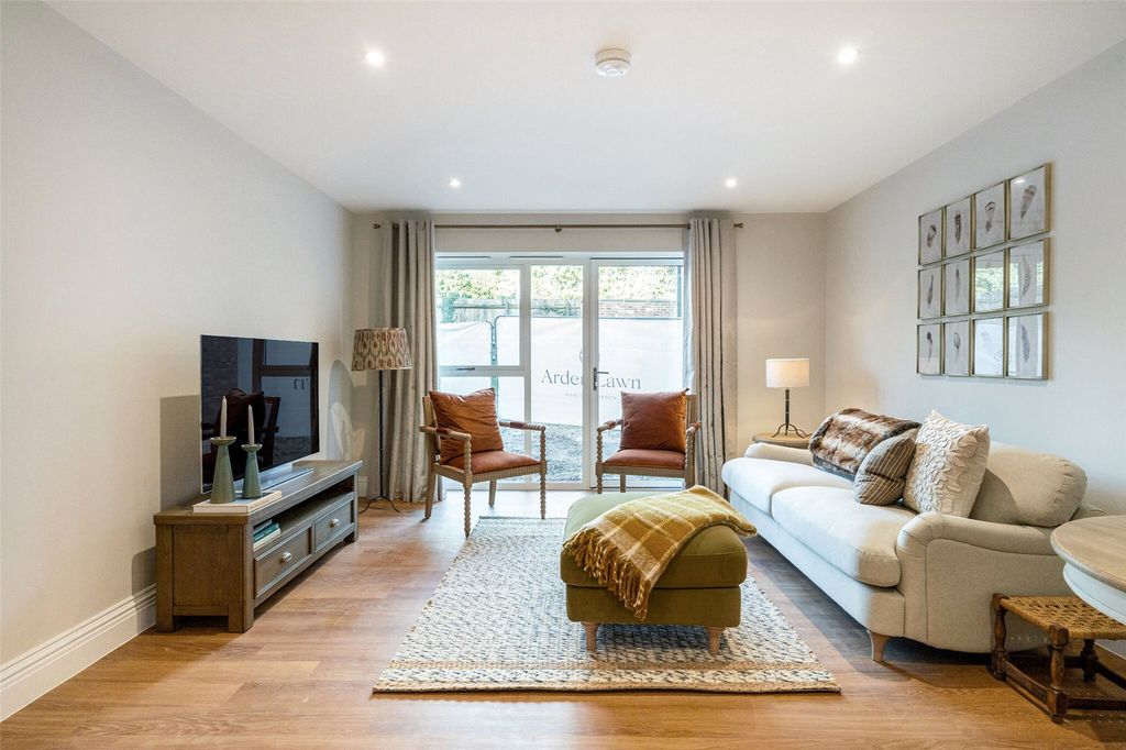 Property photo 3 of 15 Show Home