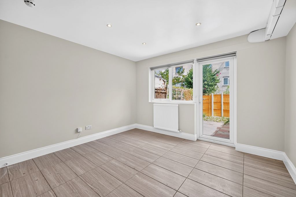 Property photo 1 of 20 Studio