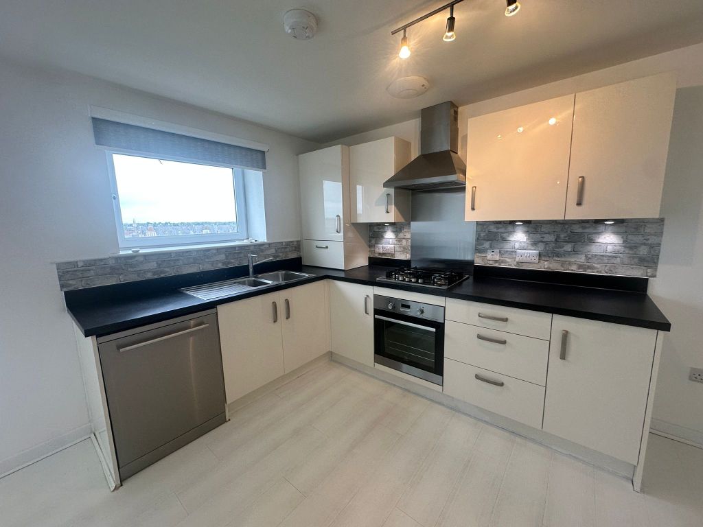 Property photo 2 of 11 Kitchen