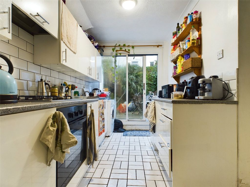 Property photo 2 of 19 Kitchen