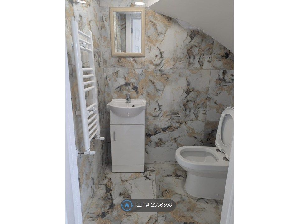 Property photo 3 of 11 Downstairswc