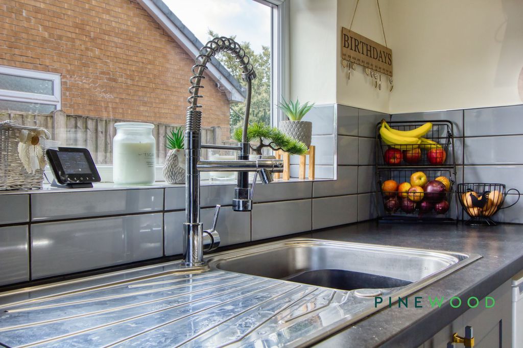 Property photo 2 of 18 Kitchen