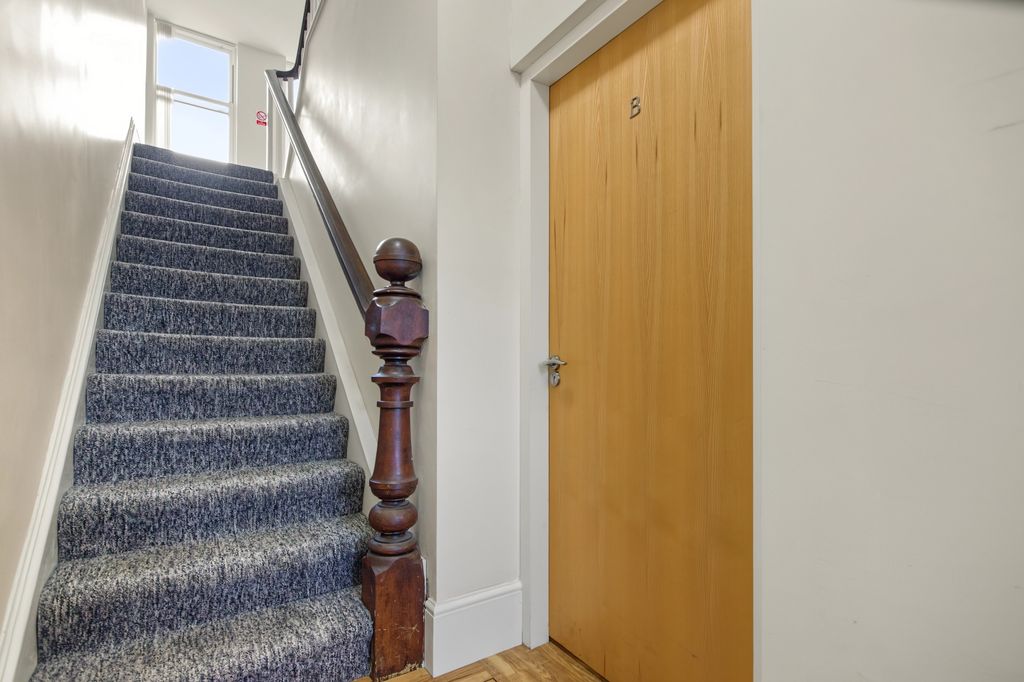 Property photo 2 of 9 8
