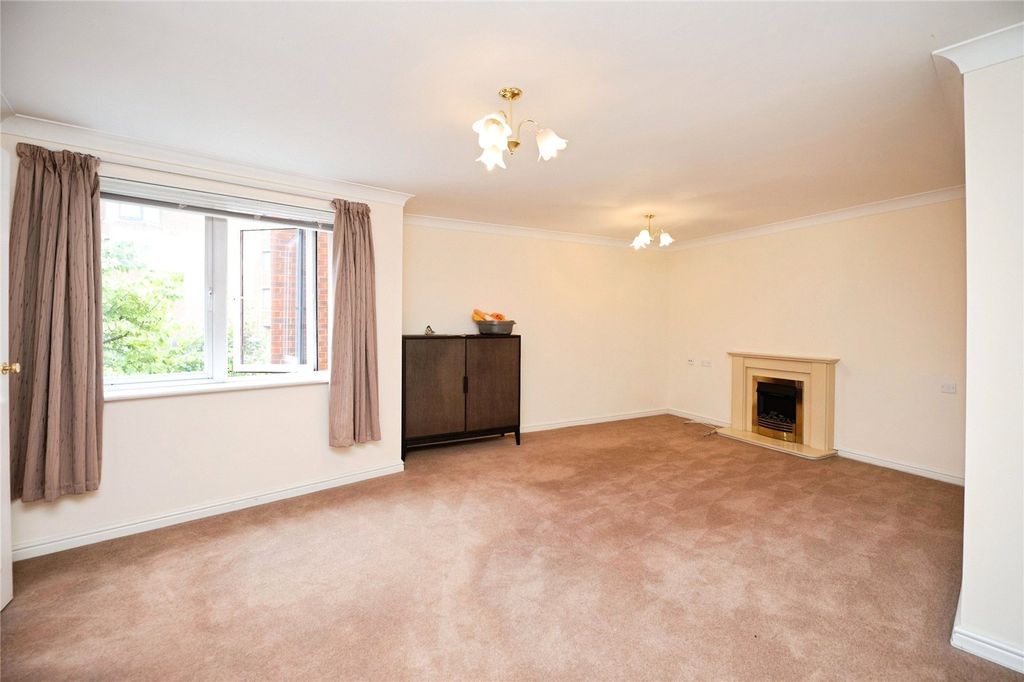 Property photo 1 of 11 Lounge