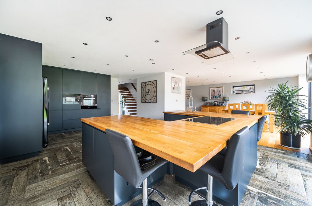 Property photo 3 of 20 1435333-34-69Cbd5...