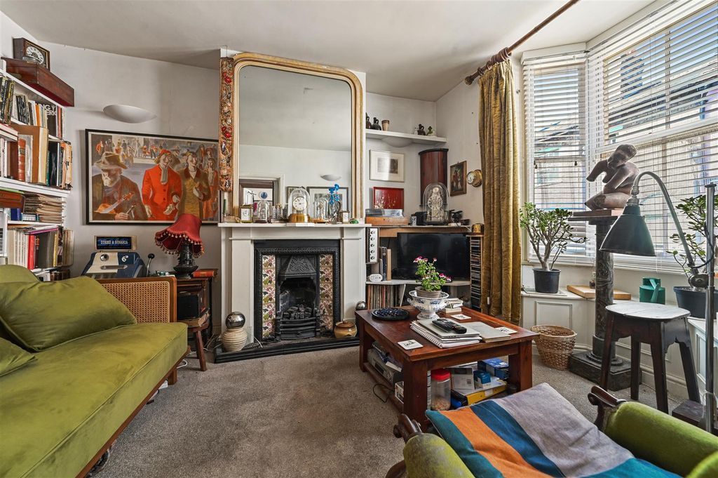 Property photo 2 of 20 Pt-Sheri-47Whitingst-15.Jpg