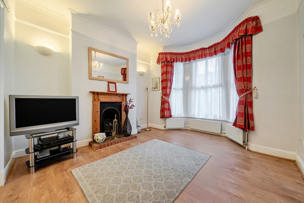 Property photo 2 of 15 1537366-16-1A15Da...