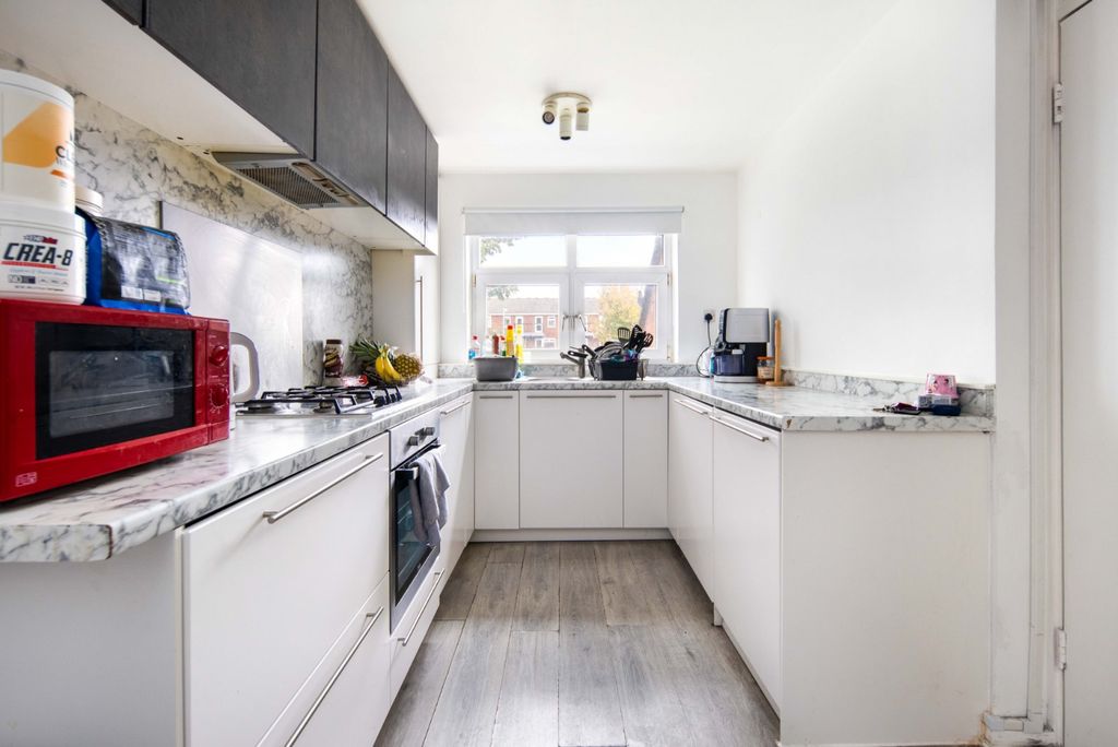 Property photo 3 of 20 Kitchen