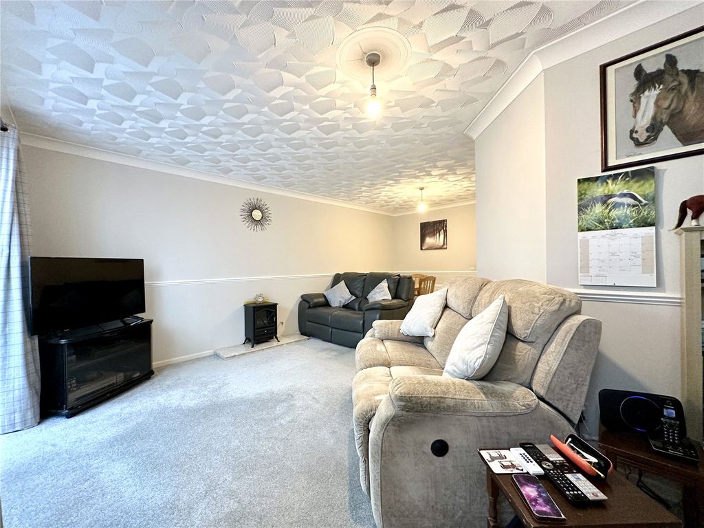 Property photo 2 of 16 Picture No. 12