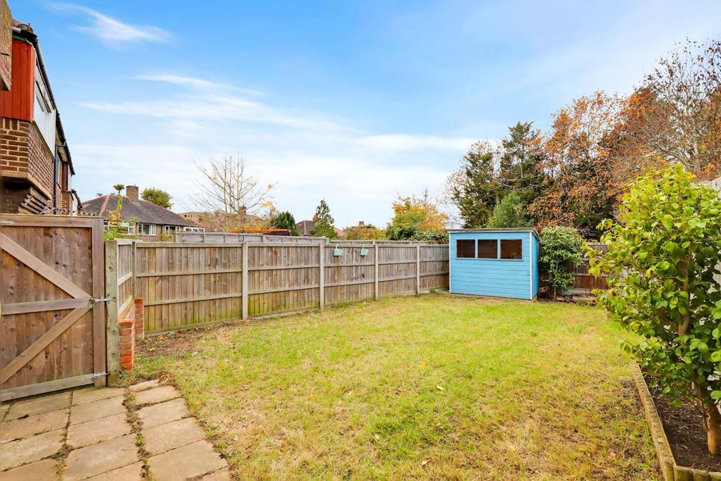 Property photo 2 of 12 02-Af80Jhpropworld - 82 Meadowview Road - 22-Mediu