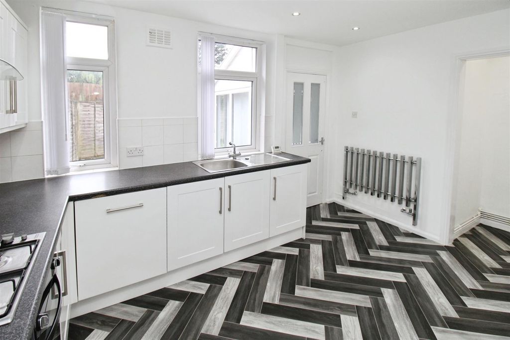 Property photo 3 of 13 Kitchen
