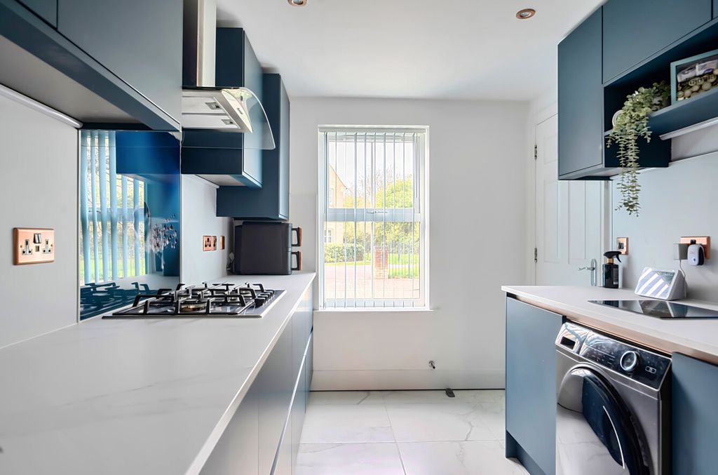 Property photo 3 of 20 1438195-17-69Da76...