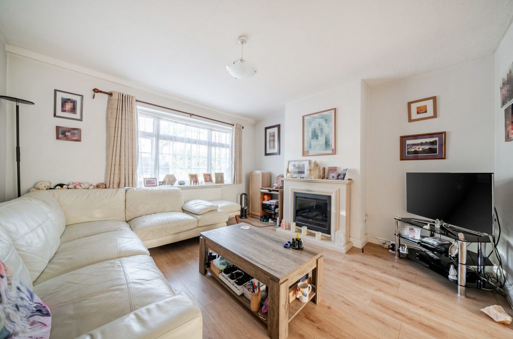 Property photo 3 of 18 1339823-11-689B59...