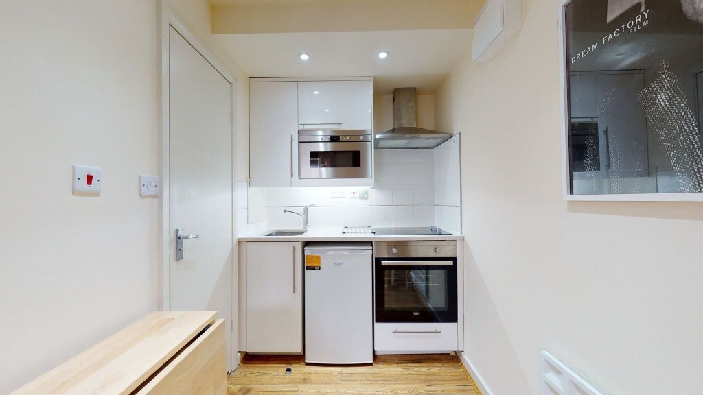 Property photo 2 of 7 Kitchen