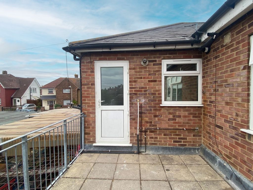 Property photo 2 of 8 4416301