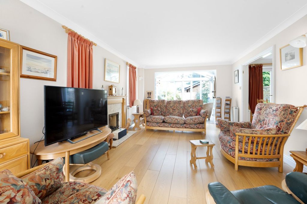 Property photo 2 of 11