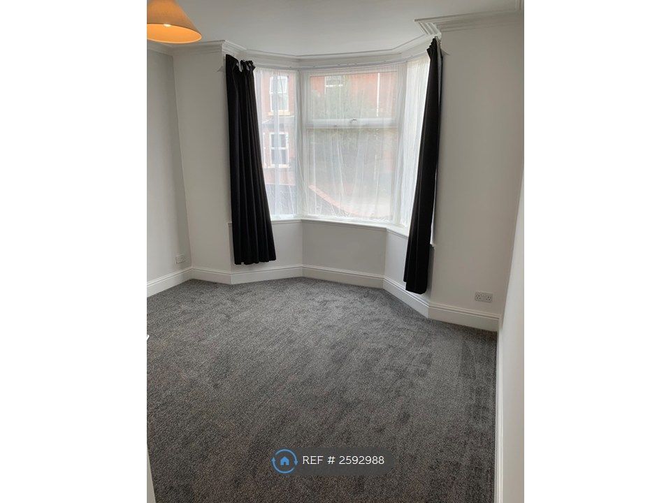 Property photo 2 of 35 Lounge - Bay Window