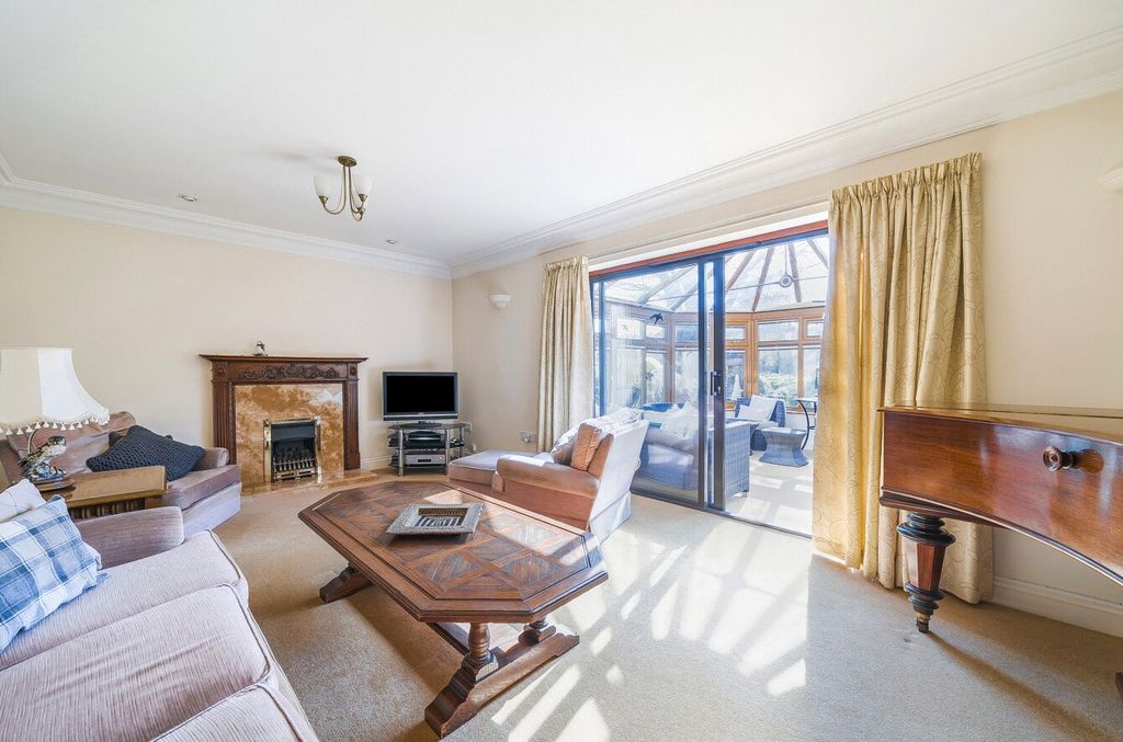 Property photo 3 of 13 Sitting Room