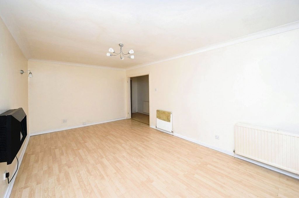 Property photo 3 of 8